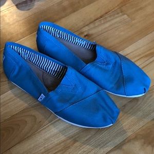 Toms Blue